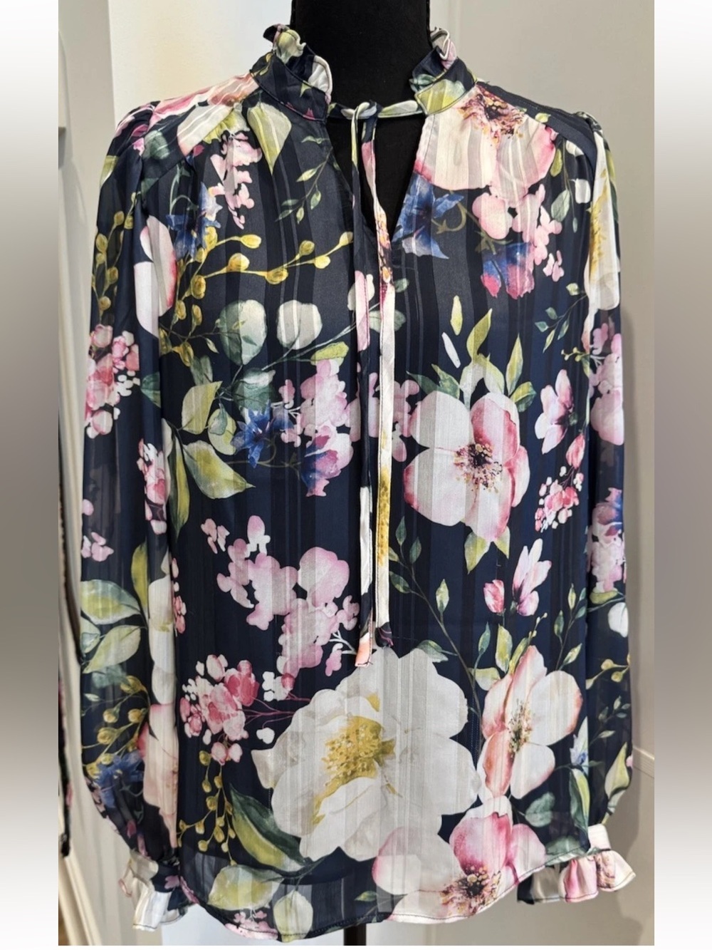 NWT, Joie chiffon Floral Tie-Neck Lightweight Women’s blouse - Navy Pink Green
